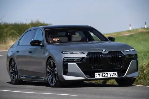 Luxury Sedans Comparison: BMW 7 Series & Mercedes S-Class